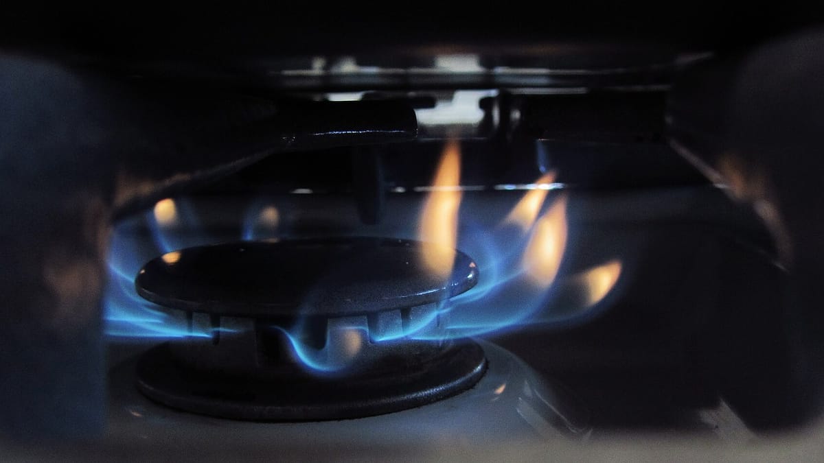 Regulated Gas Goes Up 6.4 Percent on Thursday, Adding 1.62 Euros to a Typical Family's Monthly Bill